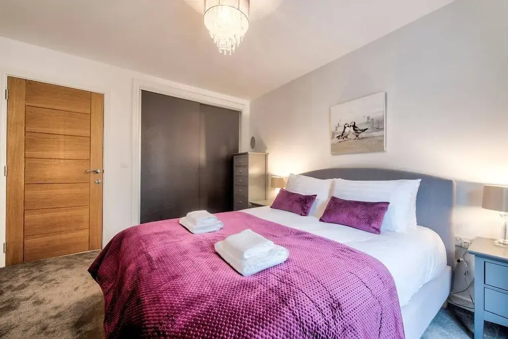 Stylish 2 Bed Apartment, With Easy Access To The City Centre