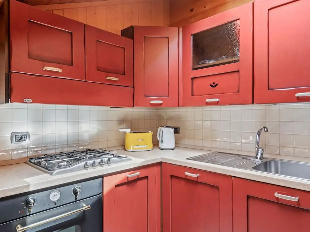 Belvilla by OYO Charming Apartment in Brez With TV