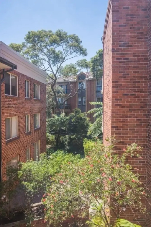 Rustic Hardwood 2 Bedroom Apartment in Randwick