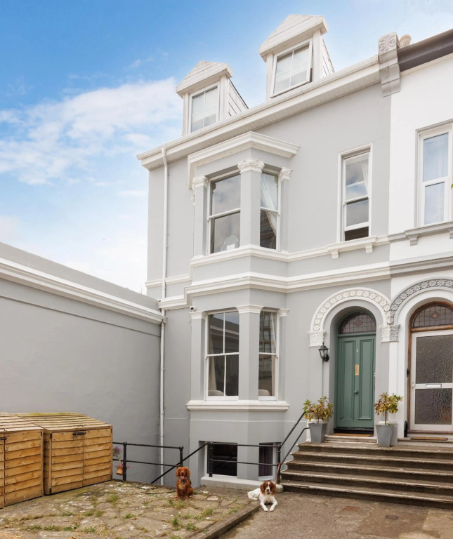 NEW LUXURY for 2022 - Free Parking - Central Plymouth House - Sleeps 10 - Access to Plymouth Hoe - Close to The Barbican - Pets welcome - By Luxe Living