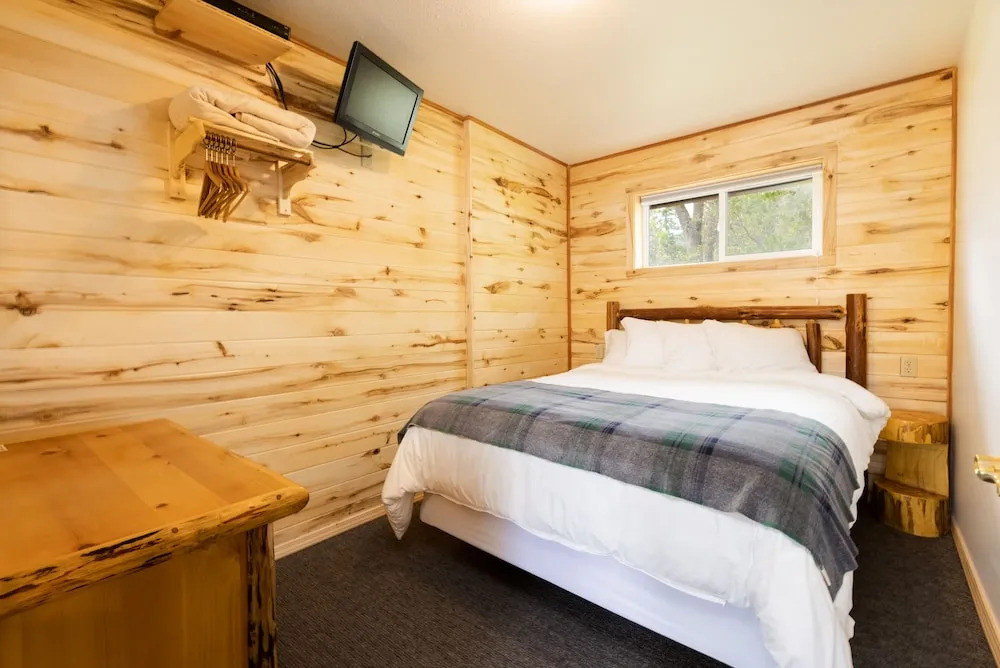 Beargrass Lodging & RV Resort