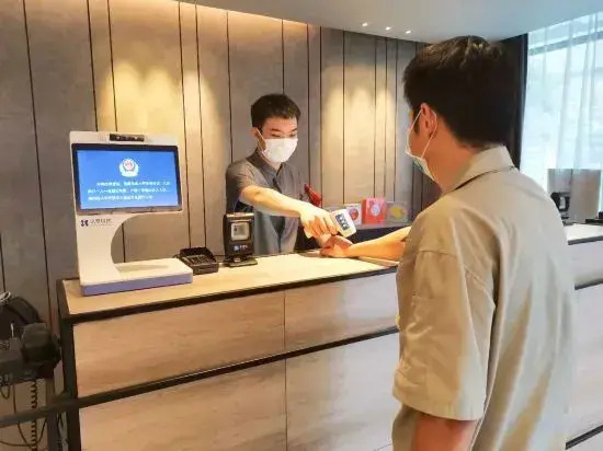 Ease Hotel (Wuhan Zhongshan Avenue Hanzheng Street Metro Station)