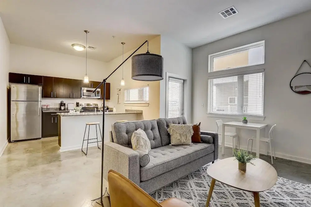 FRONTDESK RM - West Apts, River Market Dist, Kansas City