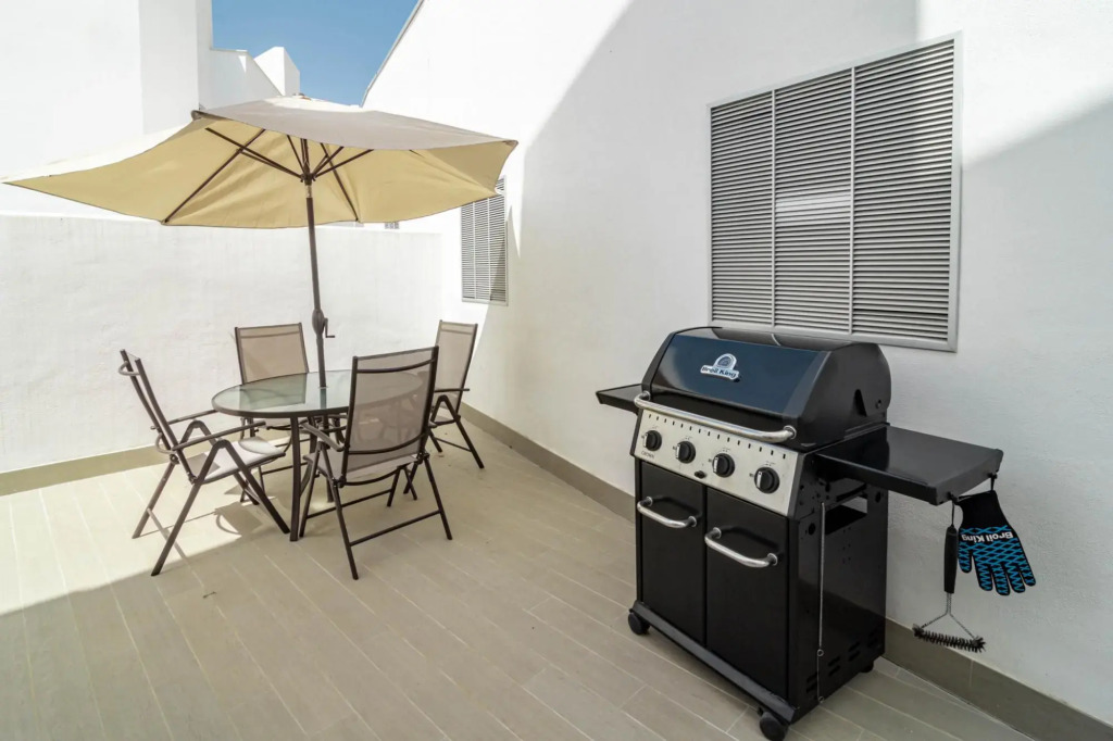 LMT46- Spacious townhouse modern style
