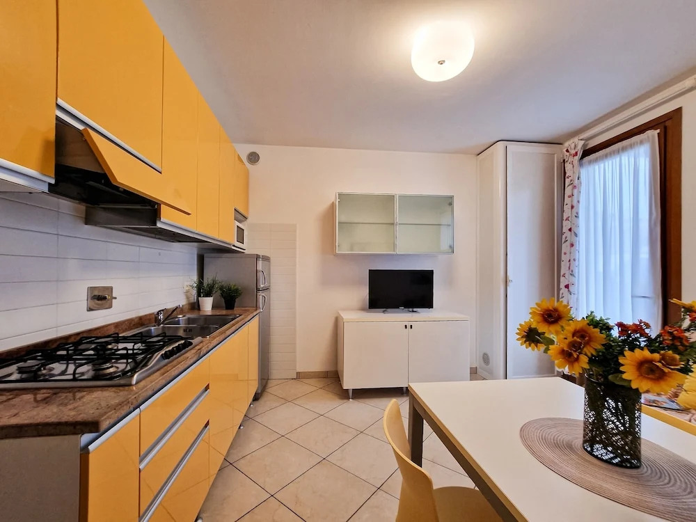 Bright Apartment With Private Garden