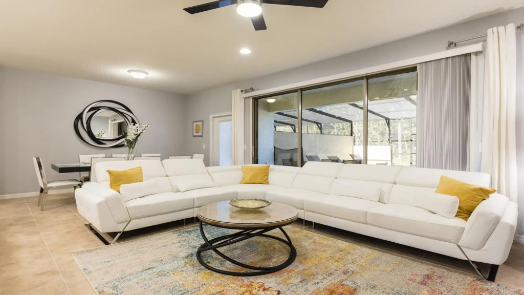 Cozy 4BR Town Home With Pool Close to Disney