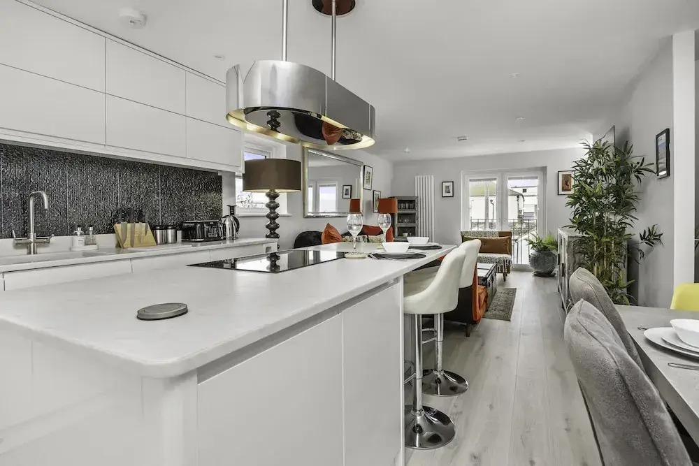 Sunset Townhouse With Free Parking