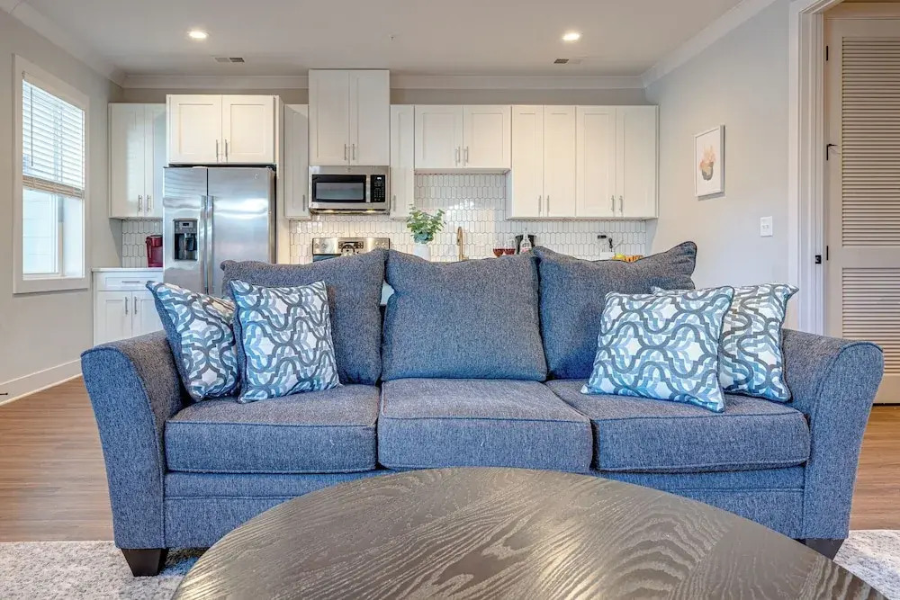 Mesmerize Melrose - Mins to Broadway - 2 Bedrooms