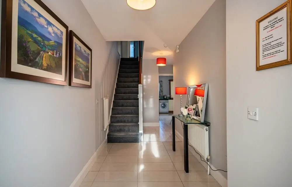 3 Bedroom pet Friendly Home With Access to Pool