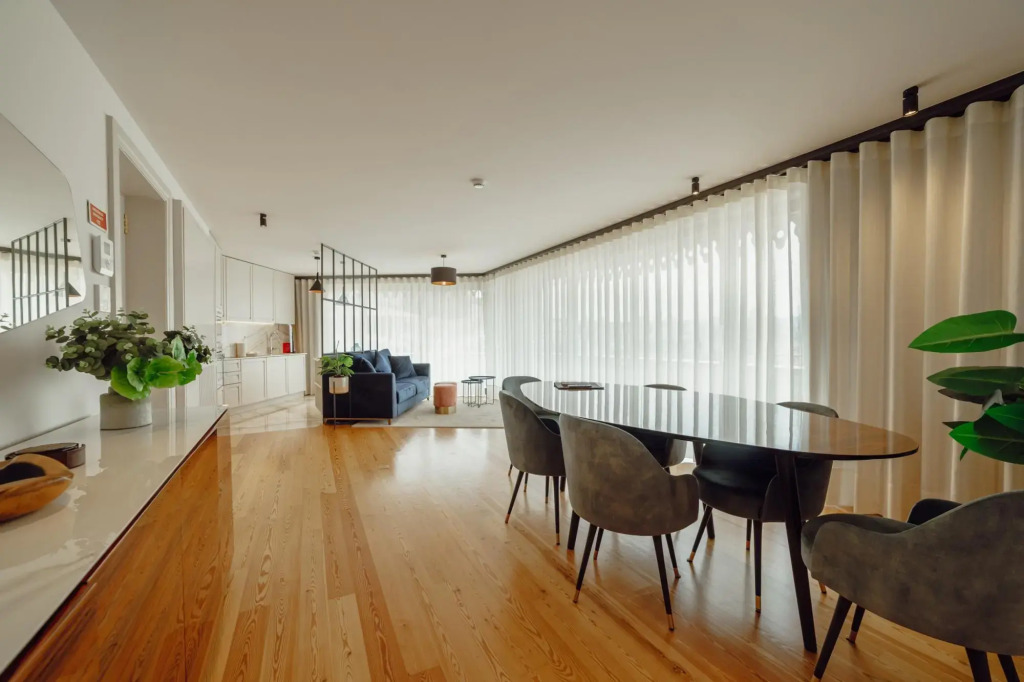 Downtown Penthouse With River View by Vacationy