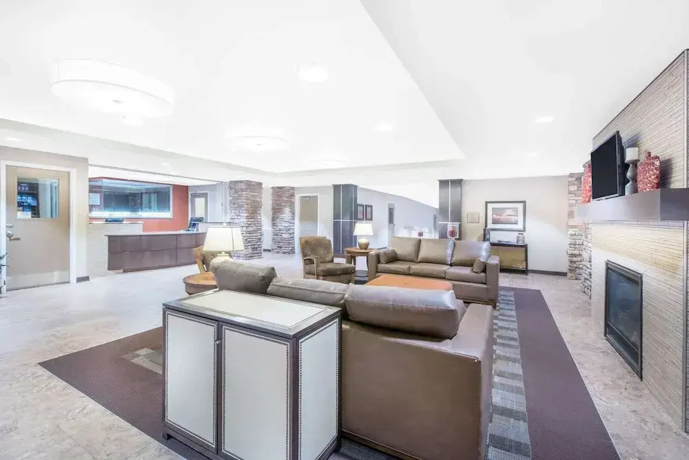 Homstay Suites