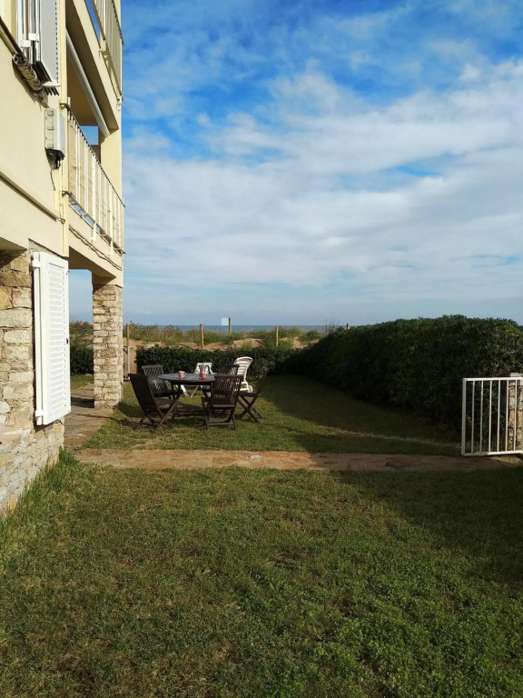 Sea front apartment in Platja Pals with terrace and parking
