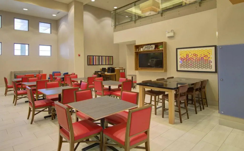 Holiday Inn Express Hotel & Suites Mankato East by IHG
