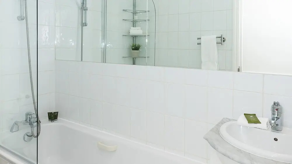 Traditional, Warm 1BR Flat in Maida Vale
