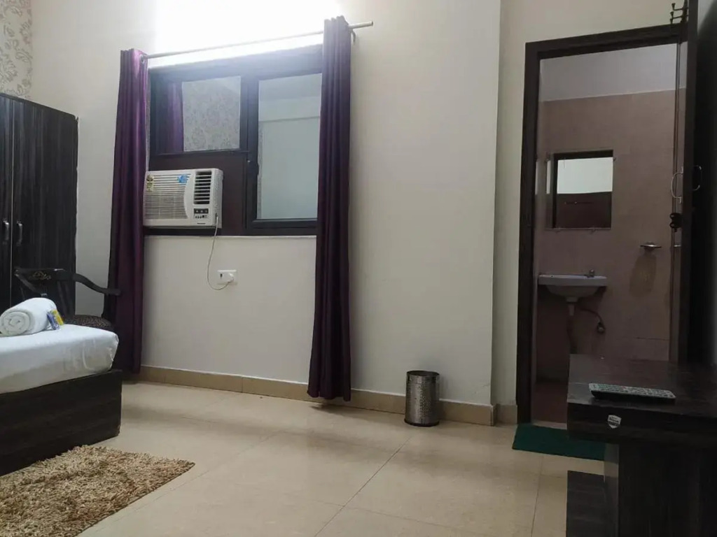 Staygo Hotel Near Haridwar Railway station