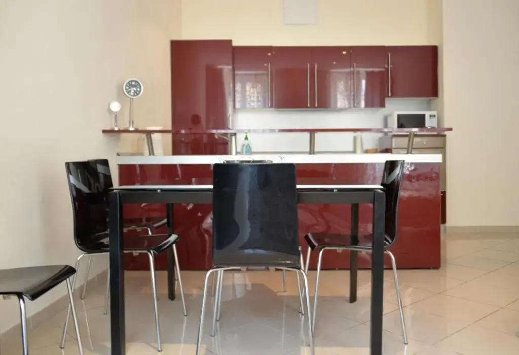Apartment on Rue De France 4