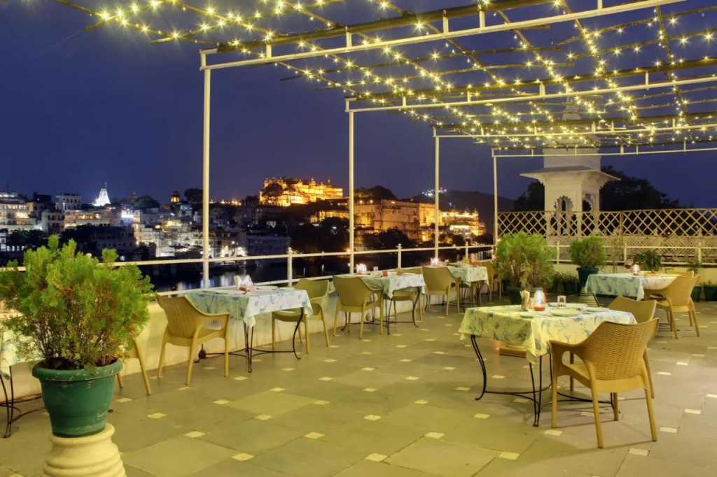 Sarovar - Lake Facing Boutique Hotel On Lake Pichola