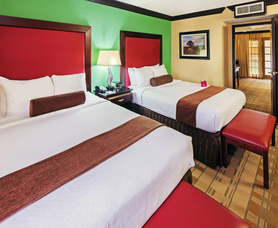 Crowne Plaza Suites Houston Southwest