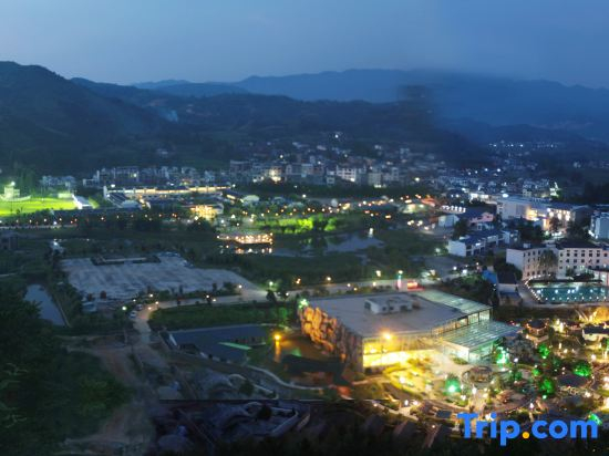 Anyuan Sanbaishan Hot Spring Resort Hotel