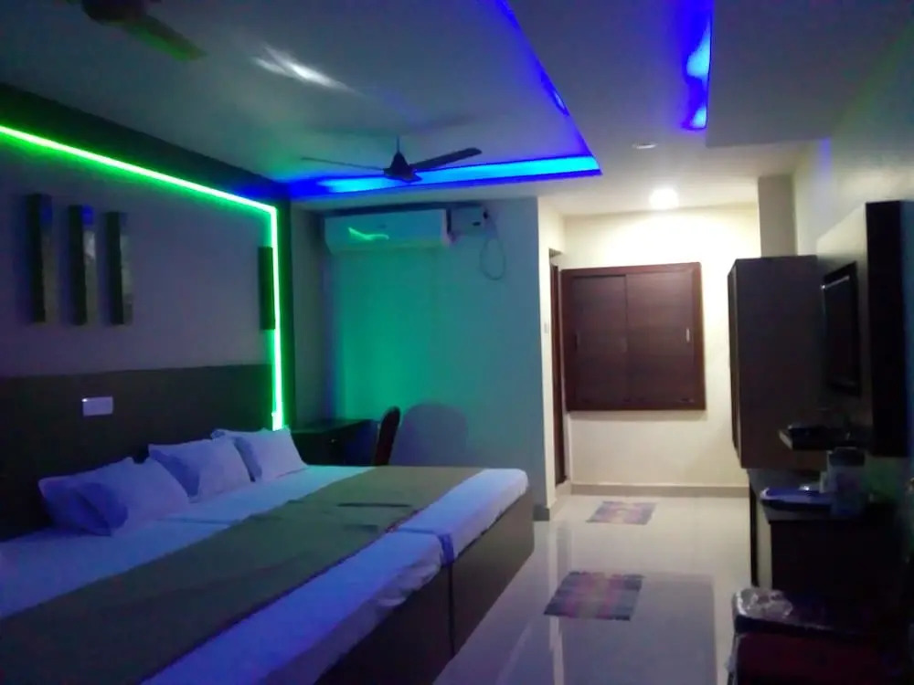 Divya Lodge & Hotel Rooms