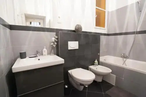 Royal Center Apartment