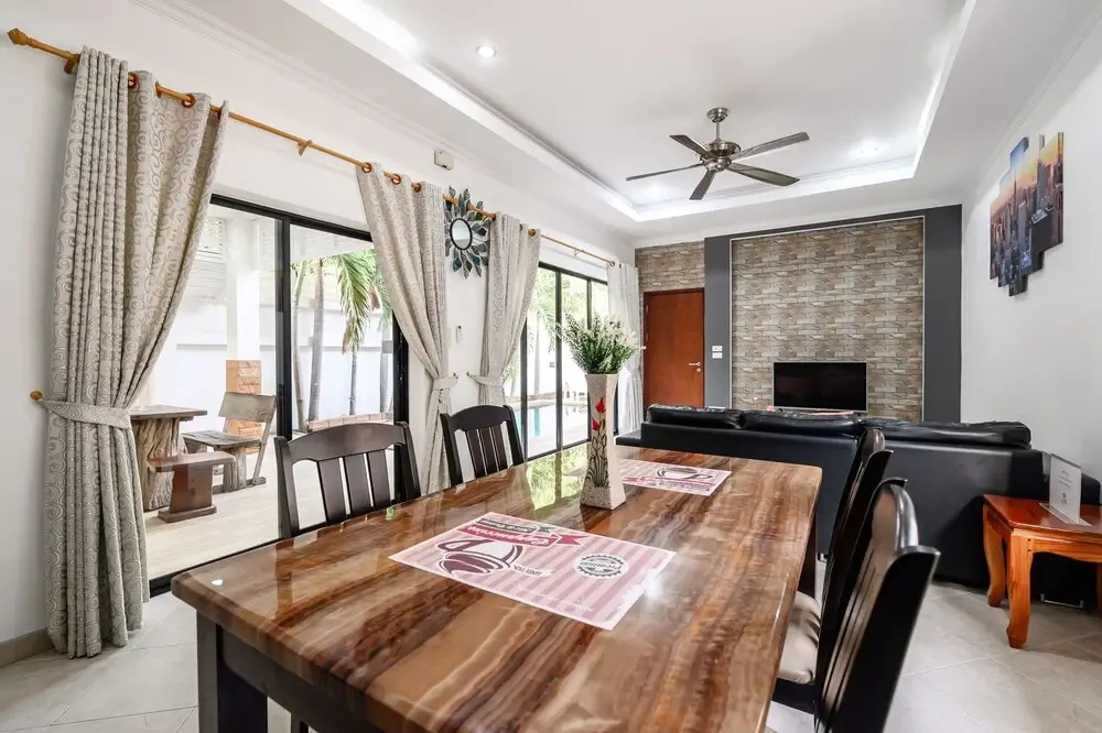 2 Bed Majestic Villa Near Beach