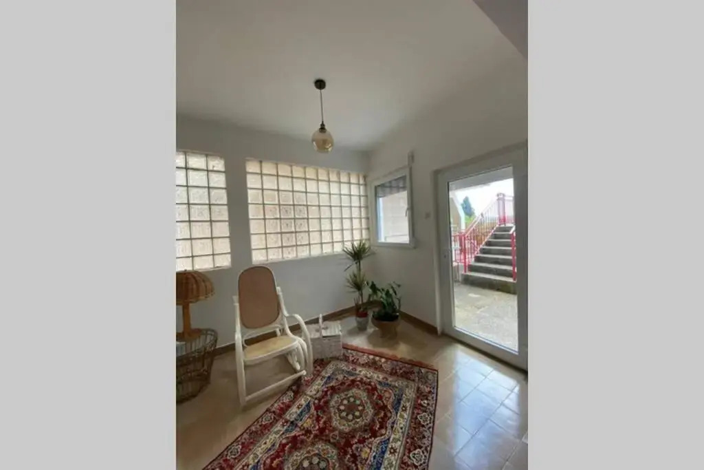 Lovely and peaceful vintage apartment near beach