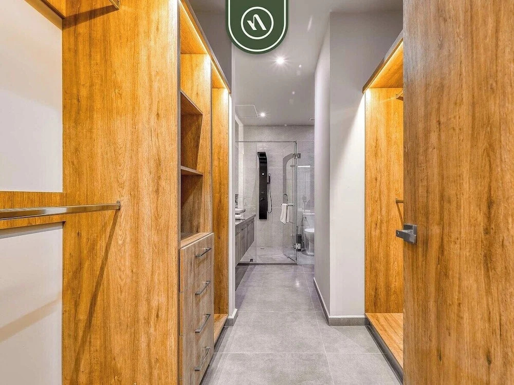 Luxury Oceanfront 3 BR Condo With Balcony