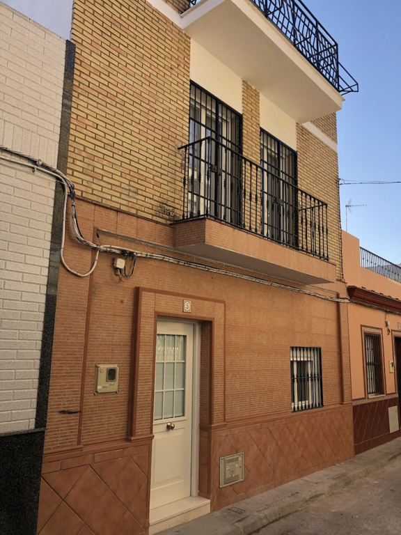 Tinto Townhouse by Olala Homes