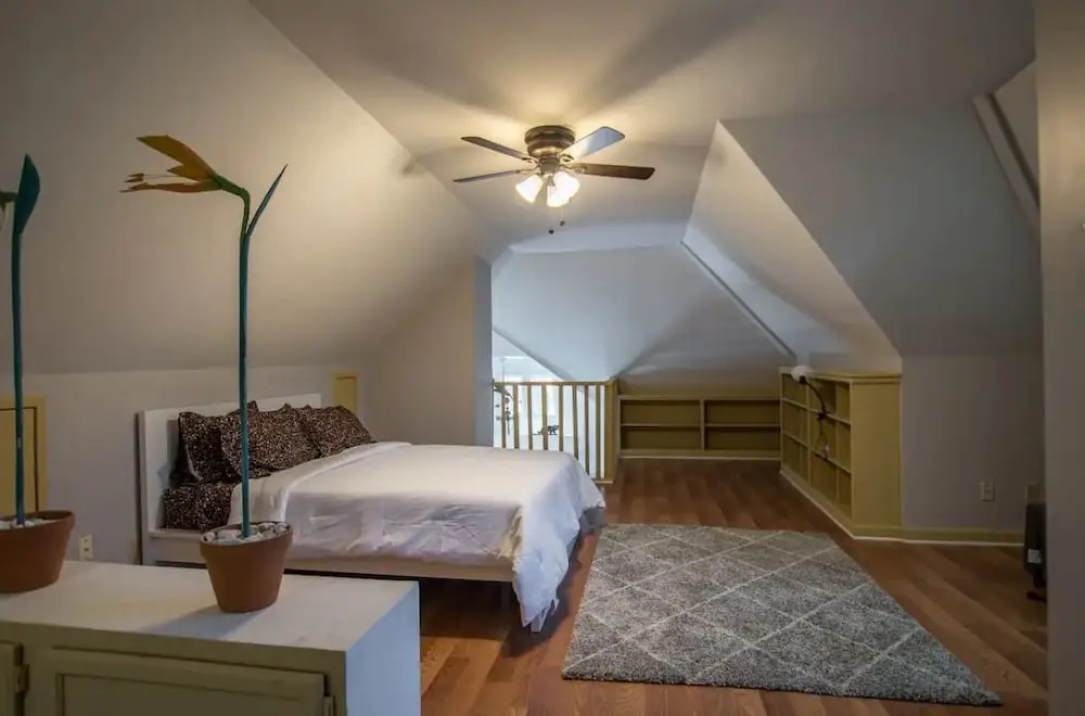 Charming Cooper-Young Flat in the Heart of Memphis