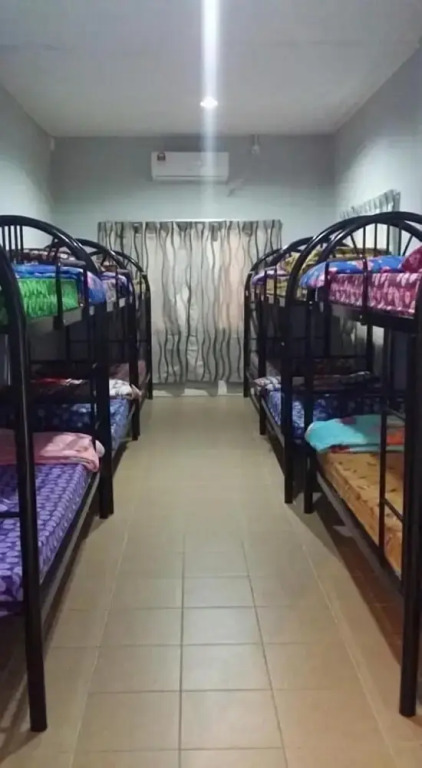 S Family Hostel