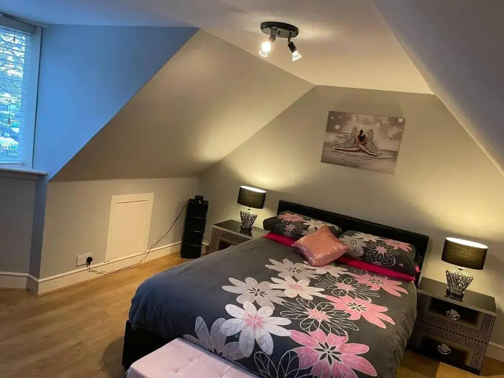 3 Bed Cottage -Sleeps 5-Pets-HotTub-Bar-Smoking