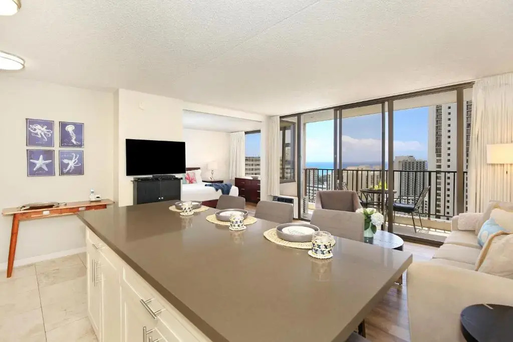 Waikiki Banyan #2608-T2
