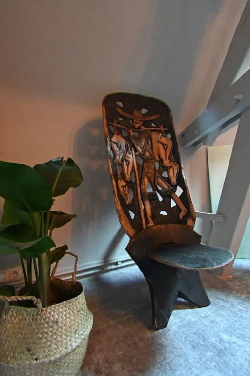 Cheap, Affordable Luxury in Antwerp Cc-4