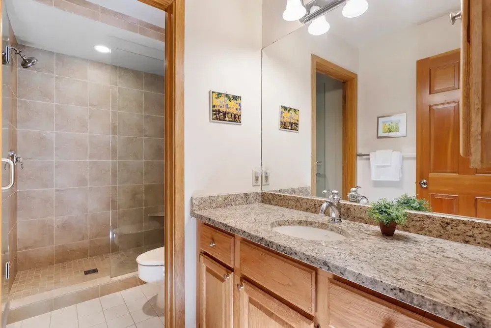 Riverside Condos B204 by Avantstay Condo Close To Downtown, Town Park & Ski Lift #8