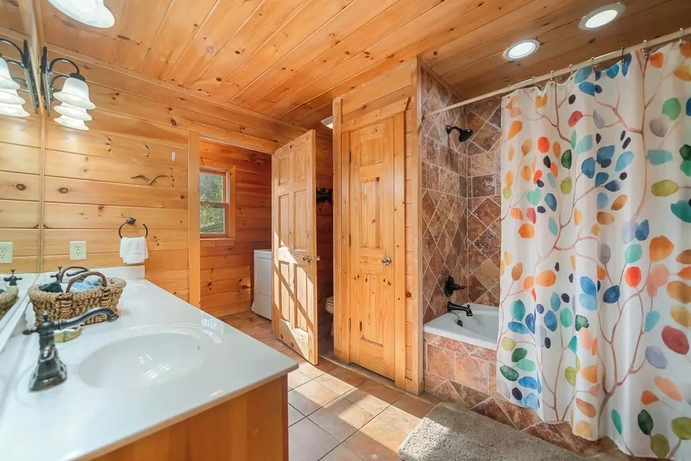 New! Riverfront Retreat Sleeps 12 Ellijay