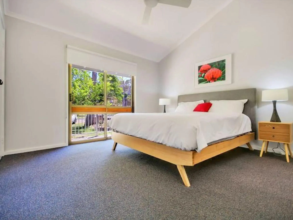 3 Minute Walk to Collingwood Beach Pet Friendly and Stylish