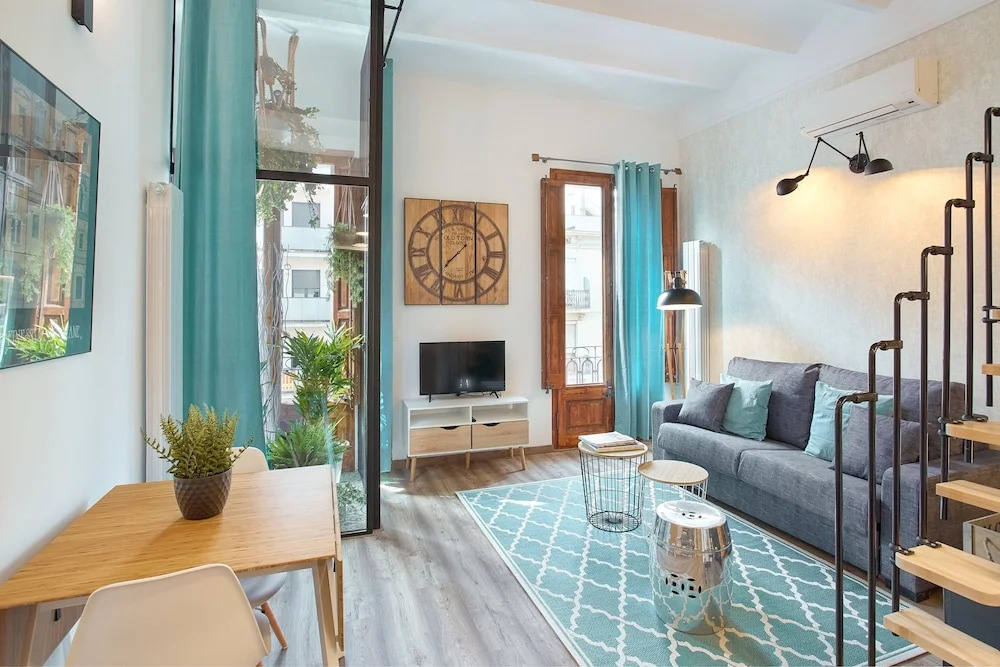 Urban District Apartments - Barcelona Smart Vintage Lofts and Apartments