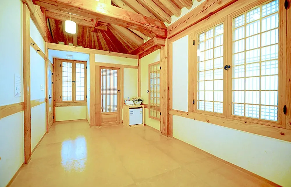Lee Ga Hanok