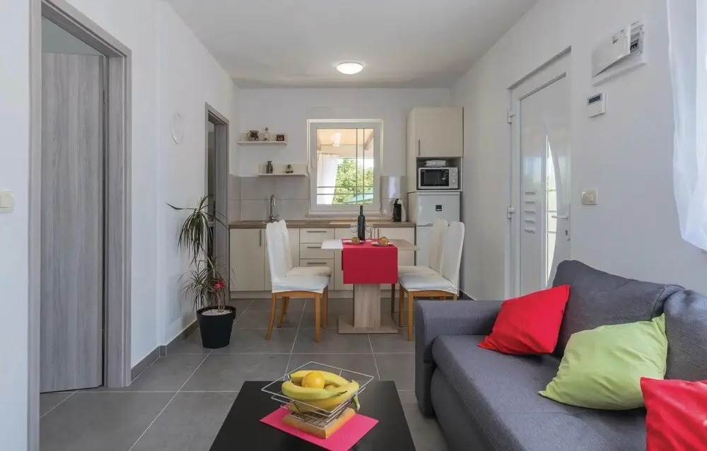 1 Bedroom Gorgeous Home In Marcana