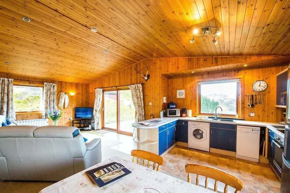 Raven Lodge with beautiful views of Loch Dochart