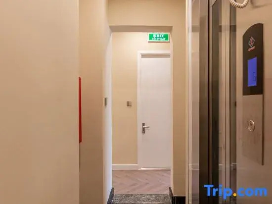 HighEnd Serviced Apartment with Elevator by SSens Homes