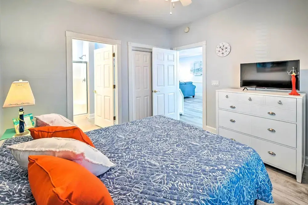 Screened Porch + Golf On-site: Myrtle Beach Condo