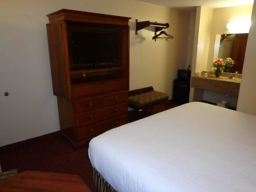 Economy Inn Express Warren