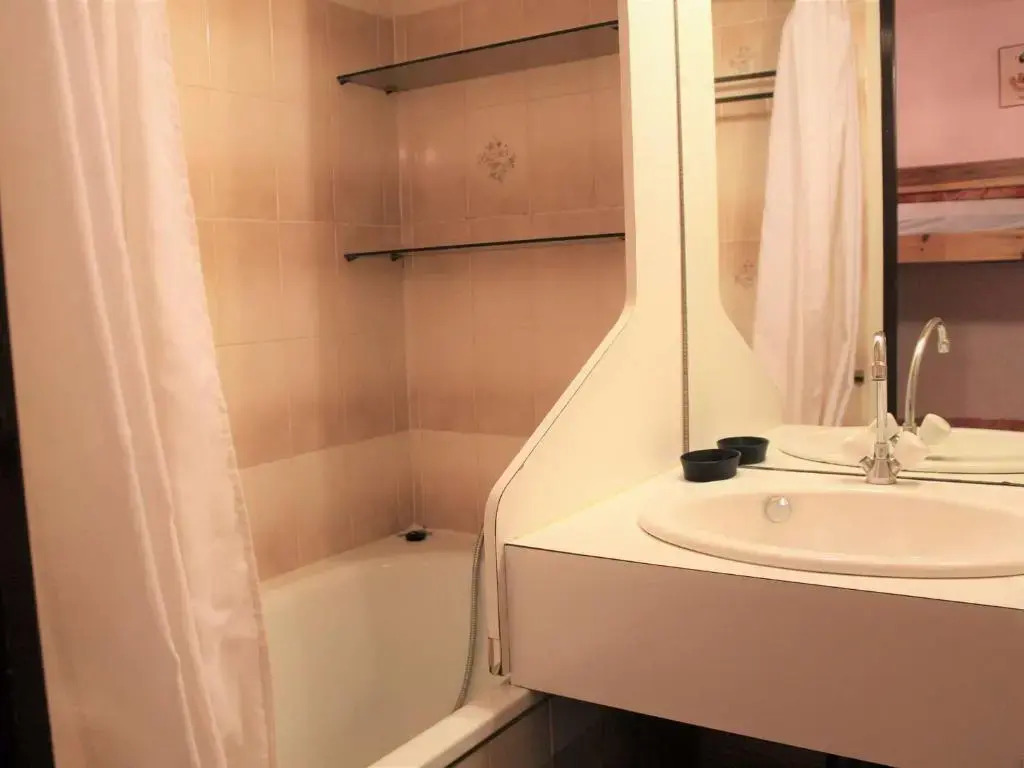 Appartement Vars, 1 pièce, 4 personnes - FR-1-330B-38