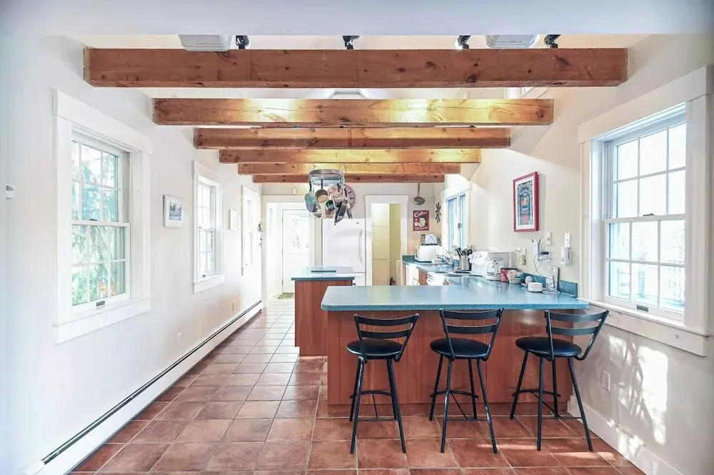 4 BDR w/ Private Hot Tub, Backyard and Deck!