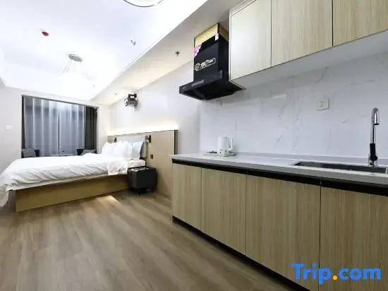 Lanman Light Luxury Hotel (Hohhot East Railway Station & Baita Airport Branch)