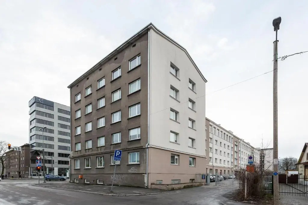 3 room central apartmend 90m2 free parking