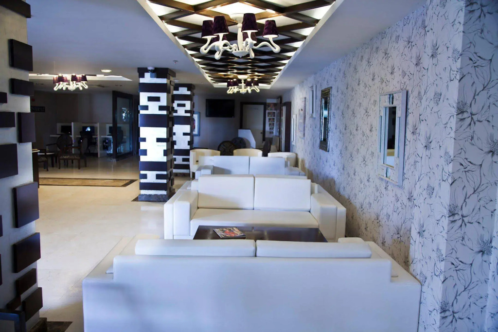Adella Side Hotel