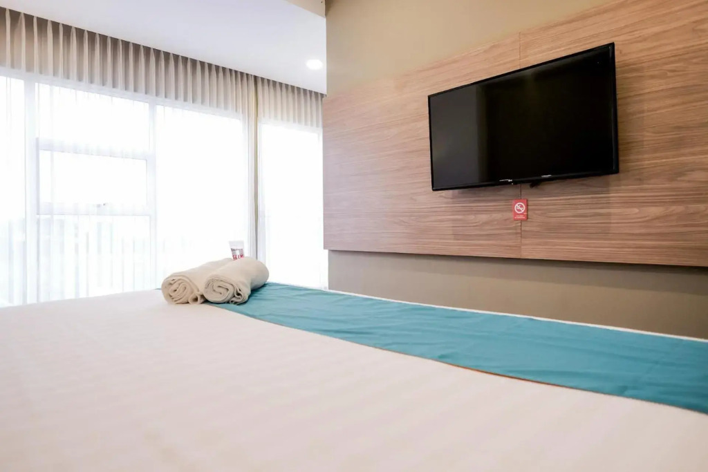 RedDoorz Premium near CBD Puri Indah